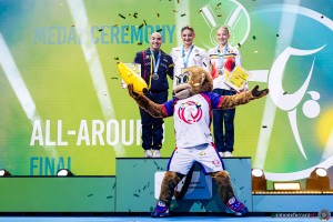 wag aa f podium sfe08351 copia simone ferraro ph